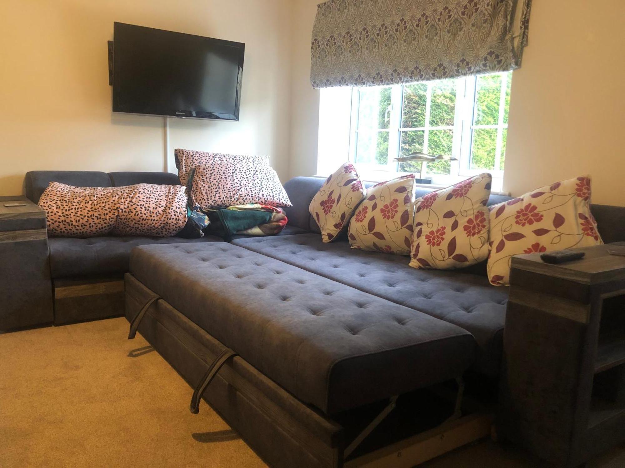 Entire Guest Suite With Gated Property Broad Blunsdon Bagian luar foto