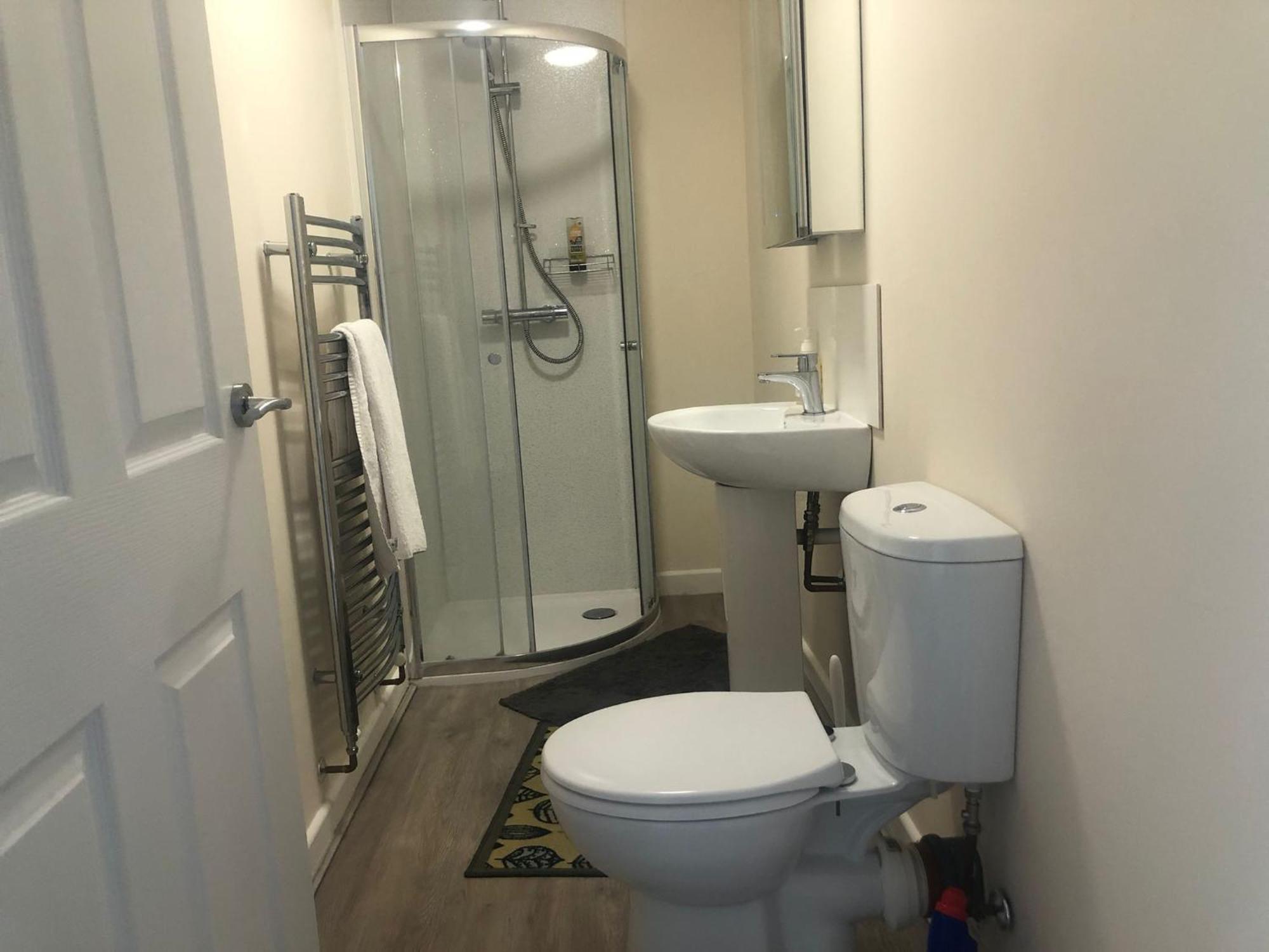 Entire Guest Suite With Gated Property Broad Blunsdon Bagian luar foto